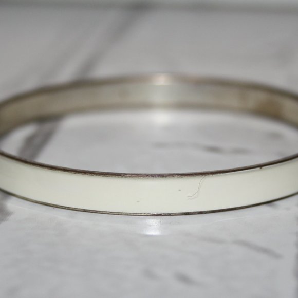 Beautiful silver and cream bangle bracelet 7" - Picture 1 of 4